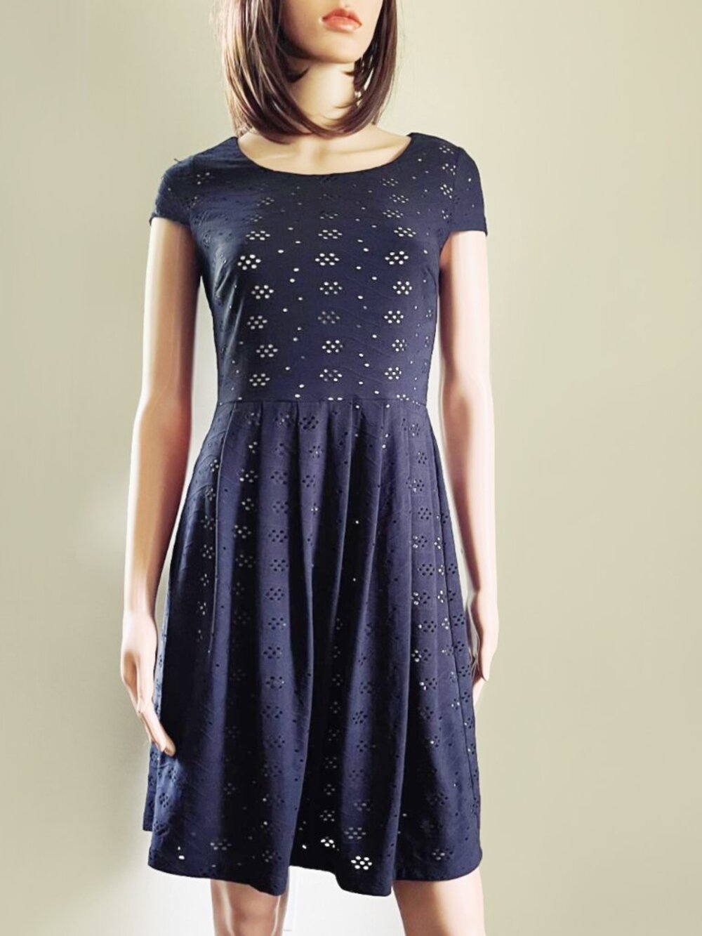 Enfocus Petite Navy Blue Openwork Overlay Dress with Nude Lining - Size 6P